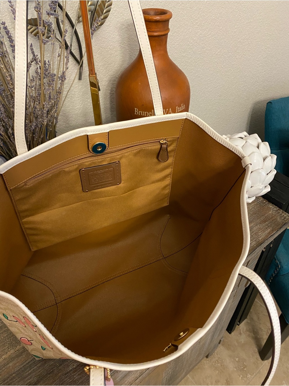 GUC Coach City Tote in Signature Canvas heart cherry print in Light Khaki Multi - Picture 8 of 12